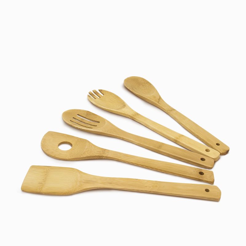 Set-de-utensilios-en-bambu