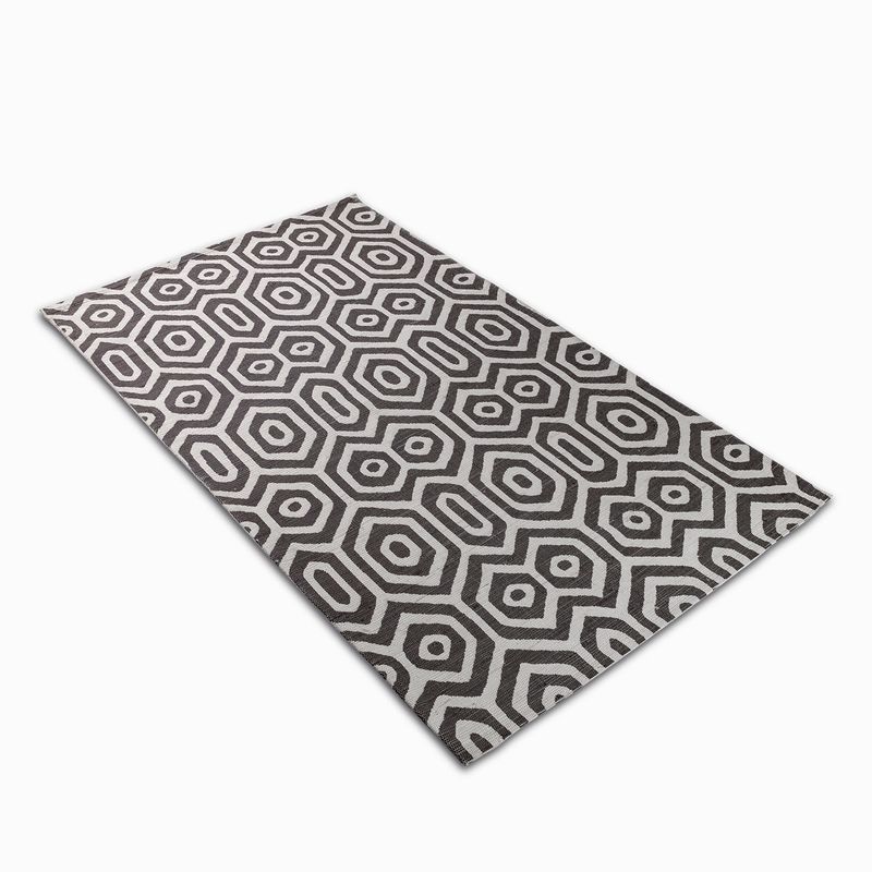 Tapete-hexagonal-negro-180x300