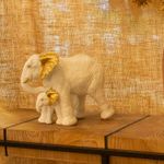 Mama-elefante-con-dorado