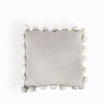Cojin-pompones-natural-45x45cm