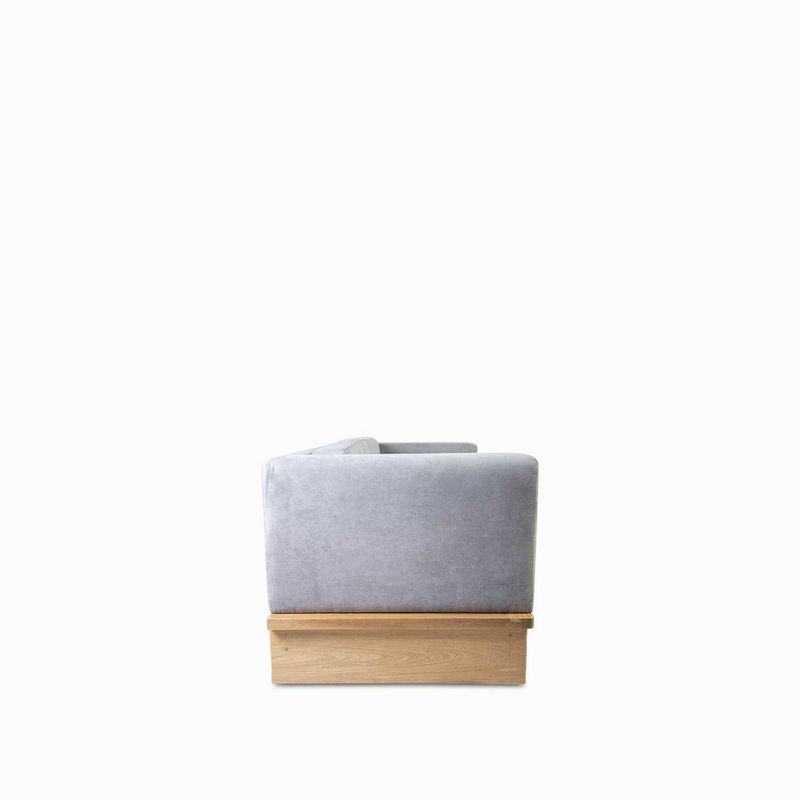 Sofa-base-madera-gris