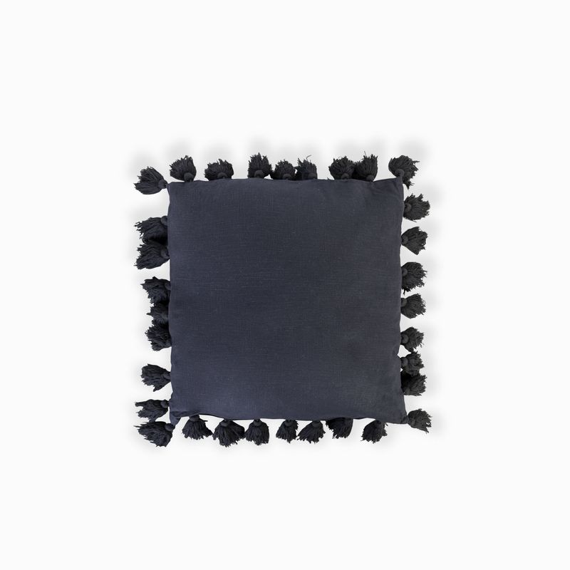 Cojin-borlas-negro-60x60cm