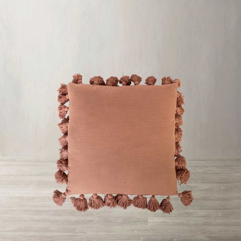Cojin-borlas-rosado-60x60cm