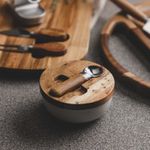 Recipiente-en-ceramica-con-cuchara