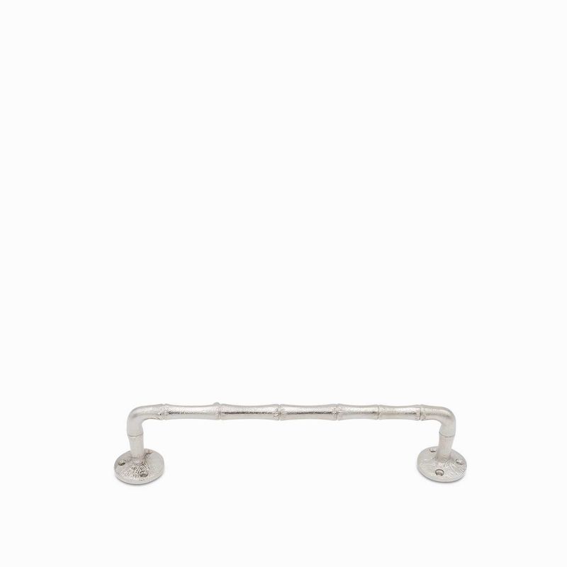Soporte-para-toalla-plateado-8x36