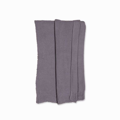 Manta tejida gris