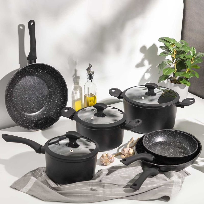 Set-de-ollas-aluminio-forjado-negro-8-piezas