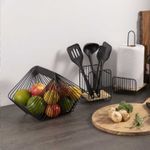 Canasta-frutas-triangulo-negro