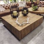 Mesa-de-centro-en-madera-cuadrada