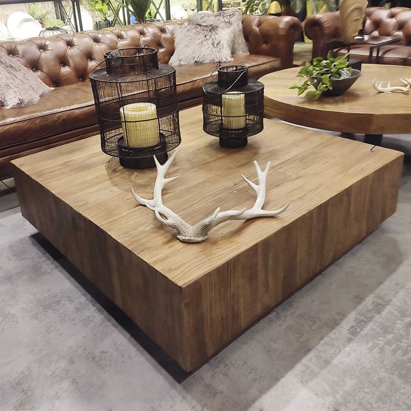 Mesa-de-centro-en-madera-cuadrada