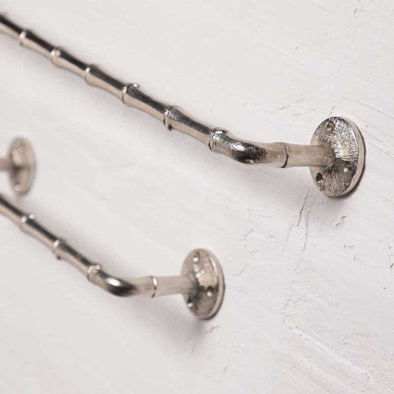 Soporte-para-toalla-plateado-8x61