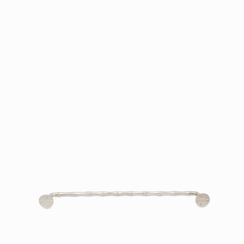 Soporte-para-toalla-plateado-8x61