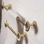 Soporte-para-toalla-flor-brass-8x38x8