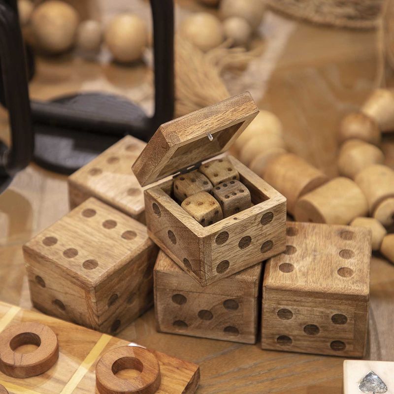 Juego-dados-en-madera