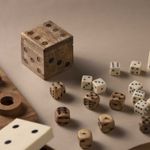 Juego-dados-en-madera