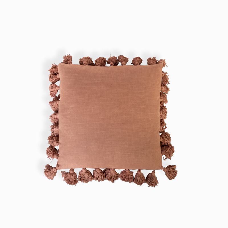 Cojin-borlas-rosado-60x60cm
