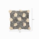 Cojin-pompones-beige