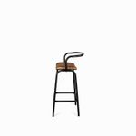 Silla-para-bar-con-espalda-en-hierro-y-cuero