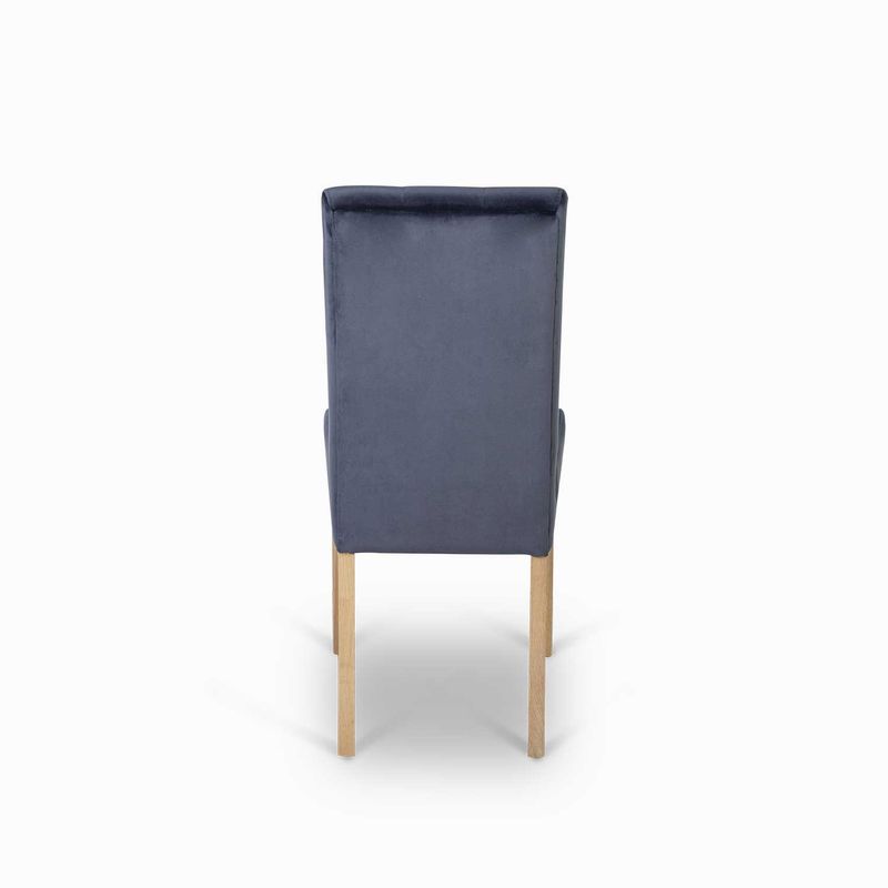 Silla-de-comedor-con-espaldar-alto-capitoneado-velvet-azul