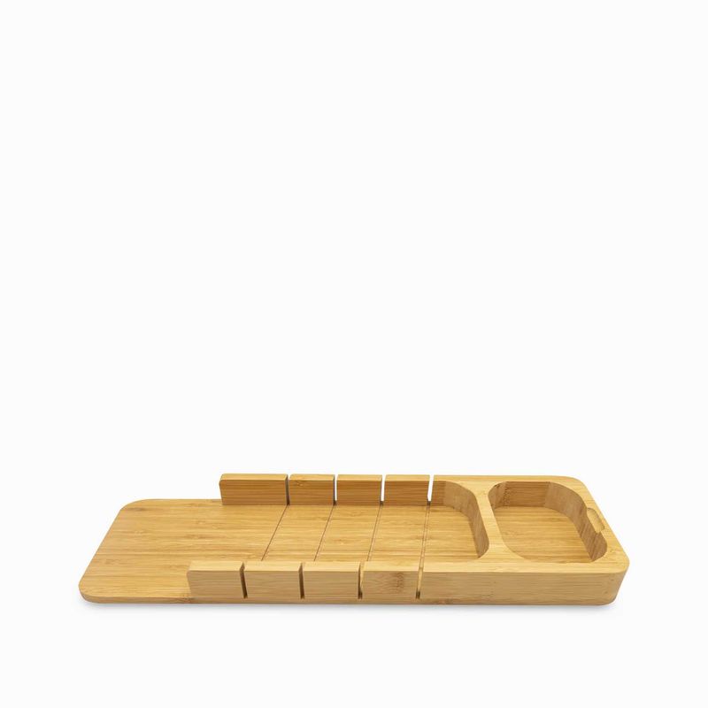 Tabla-para-el-pan-en-bambu-con-salsera