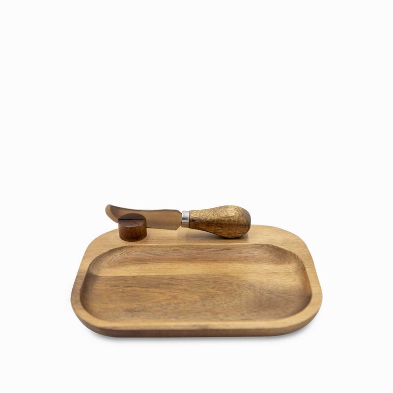 Tabla-y-cuchillo-para-quesos-en-acacia
