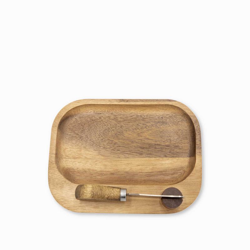 Tabla-y-cuchillo-para-quesos-en-acacia
