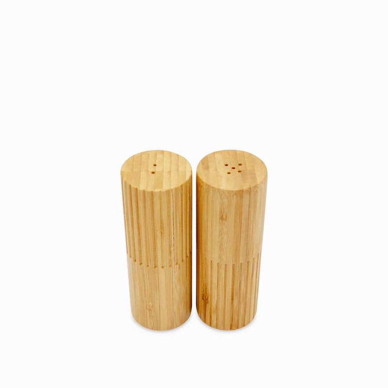 Set-salero-y-pimentero-en-bambu
