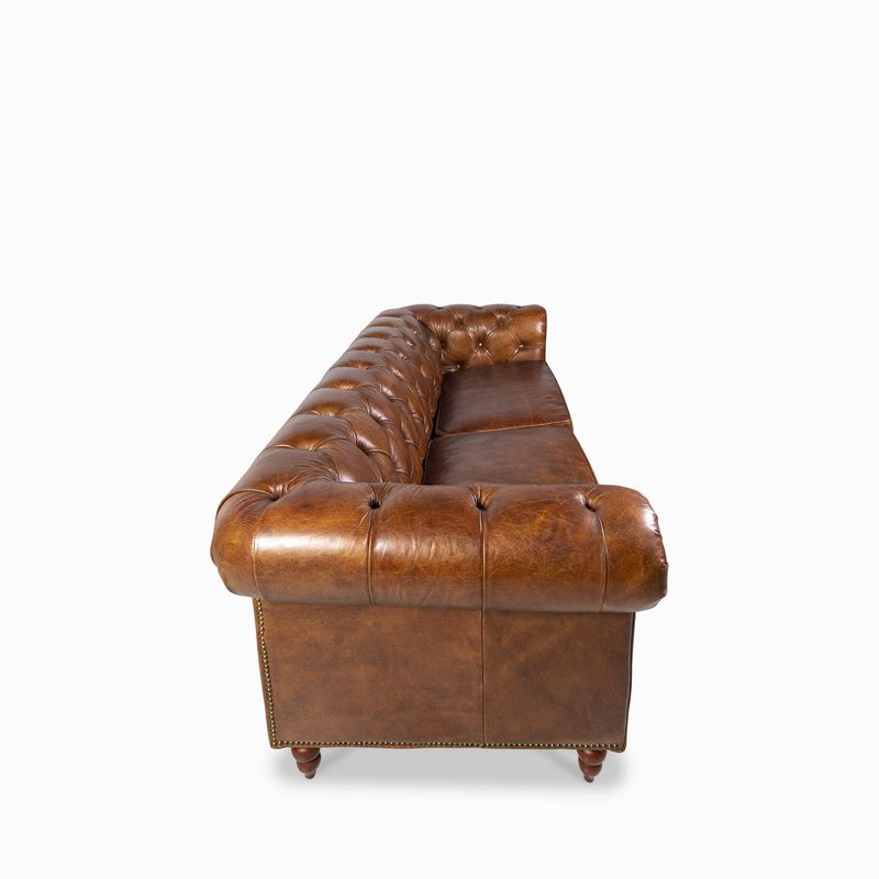 Sofa-Cuero-3-puestos-Capitoneado-miel