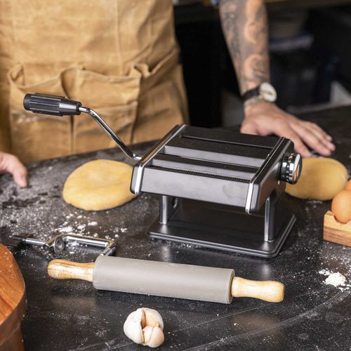 Maquina de pasta negra