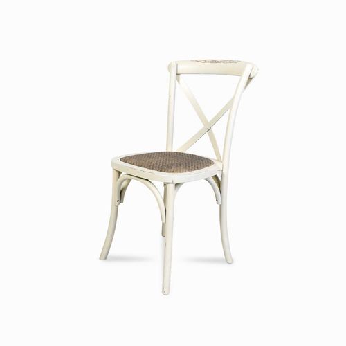 Silla blanca en X tejida