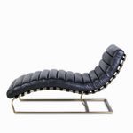 Silla-cuero-Relax-negra-pata-dorada