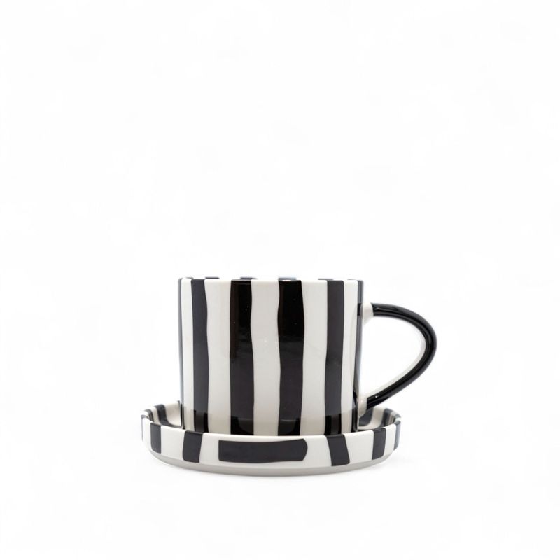 Pocillo-y-plato-lineas-negro