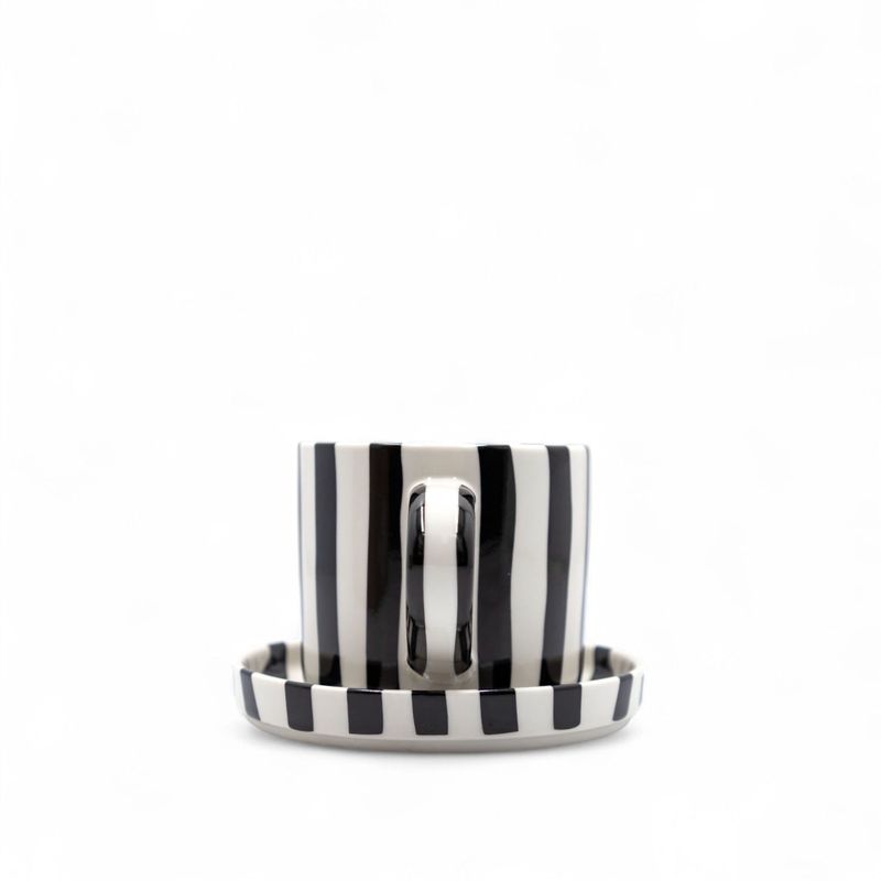 Pocillo-y-plato-lineas-negro