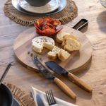 Set-tabla-redonda-acacia-30cm-y-cuchillos-para-el-queso