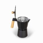 Cafetera-Moka-9-tazas-negra-mango-en-madera
