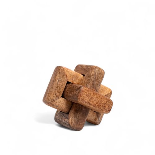 Nudo en madera Zeta
